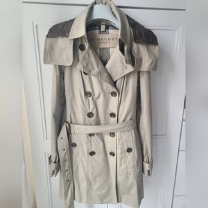 **SOLD**BURBERRY Trench coat with zip-off hood and removable quilted lining.